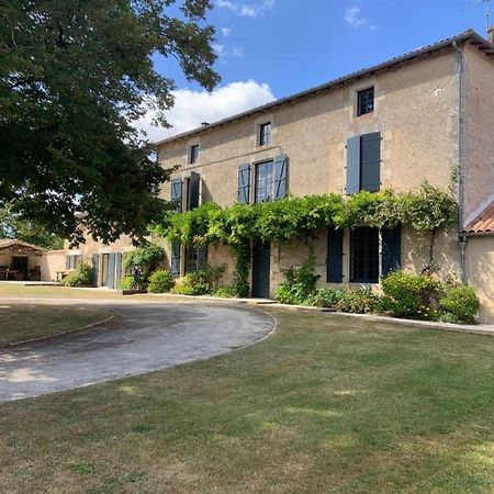 Le Petit Manoir Bed & Breakfast Brux Bagian luar foto