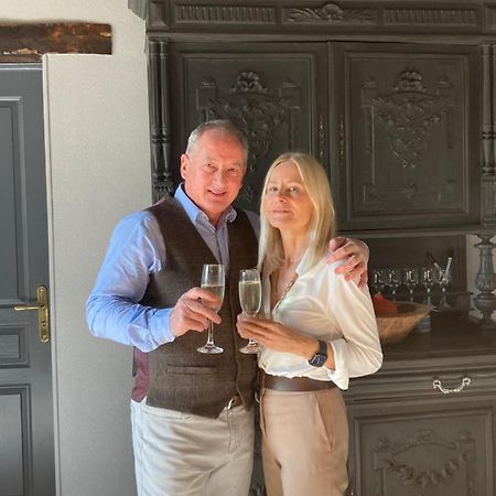 Le Petit Manoir Bed & Breakfast Brux Bagian luar foto