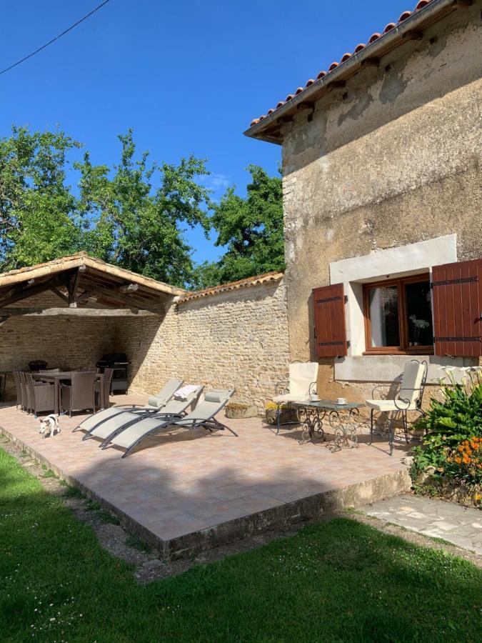 Le Petit Manoir Bed & Breakfast Brux Bagian luar foto