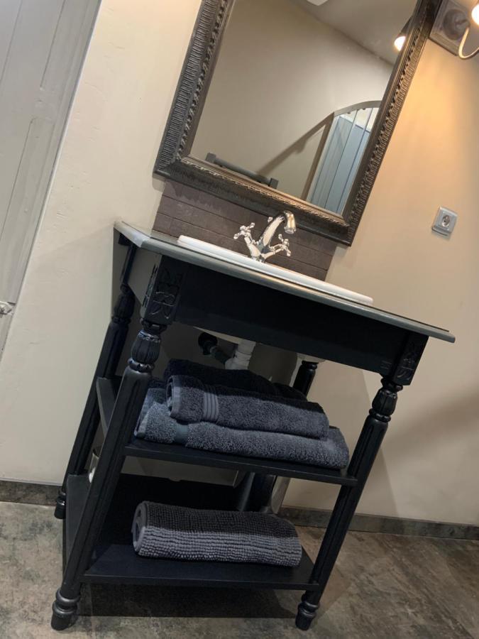 Le Petit Manoir Bed & Breakfast Brux Bagian luar foto