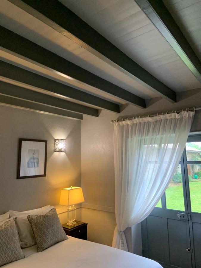 Le Petit Manoir Bed & Breakfast Brux Bagian luar foto