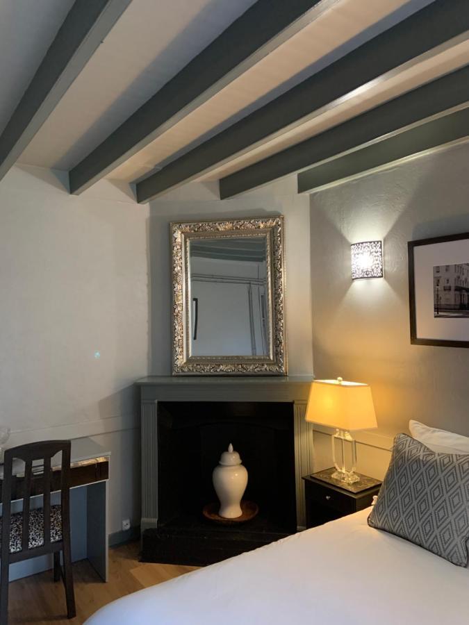 Le Petit Manoir Bed & Breakfast Brux Bagian luar foto