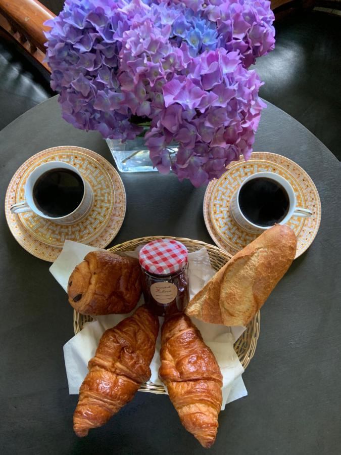 Le Petit Manoir Bed & Breakfast Brux Bagian luar foto