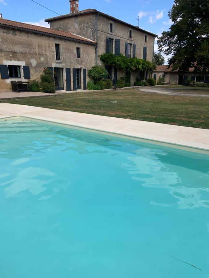 Le Petit Manoir Bed & Breakfast Brux Bagian luar foto