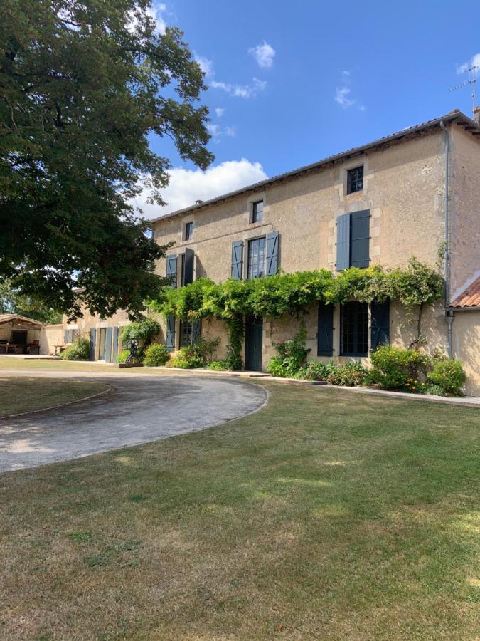 Le Petit Manoir Bed & Breakfast Brux Bagian luar foto