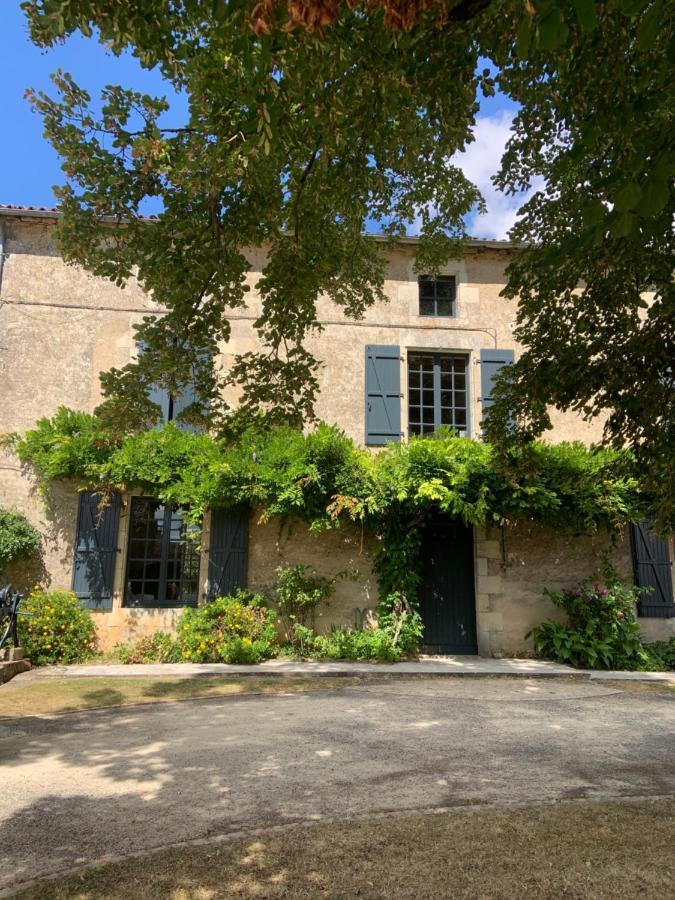 Le Petit Manoir Bed & Breakfast Brux Bagian luar foto