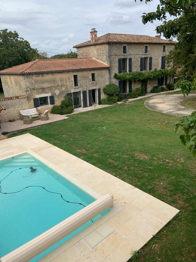 Le Petit Manoir Bed & Breakfast Brux Bagian luar foto