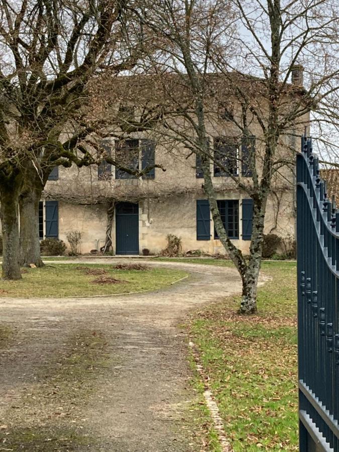 Le Petit Manoir Bed & Breakfast Brux Bagian luar foto