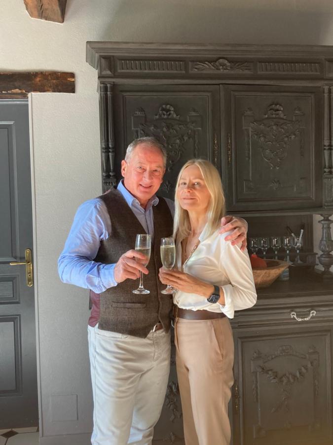 Le Petit Manoir Bed & Breakfast Brux Bagian luar foto